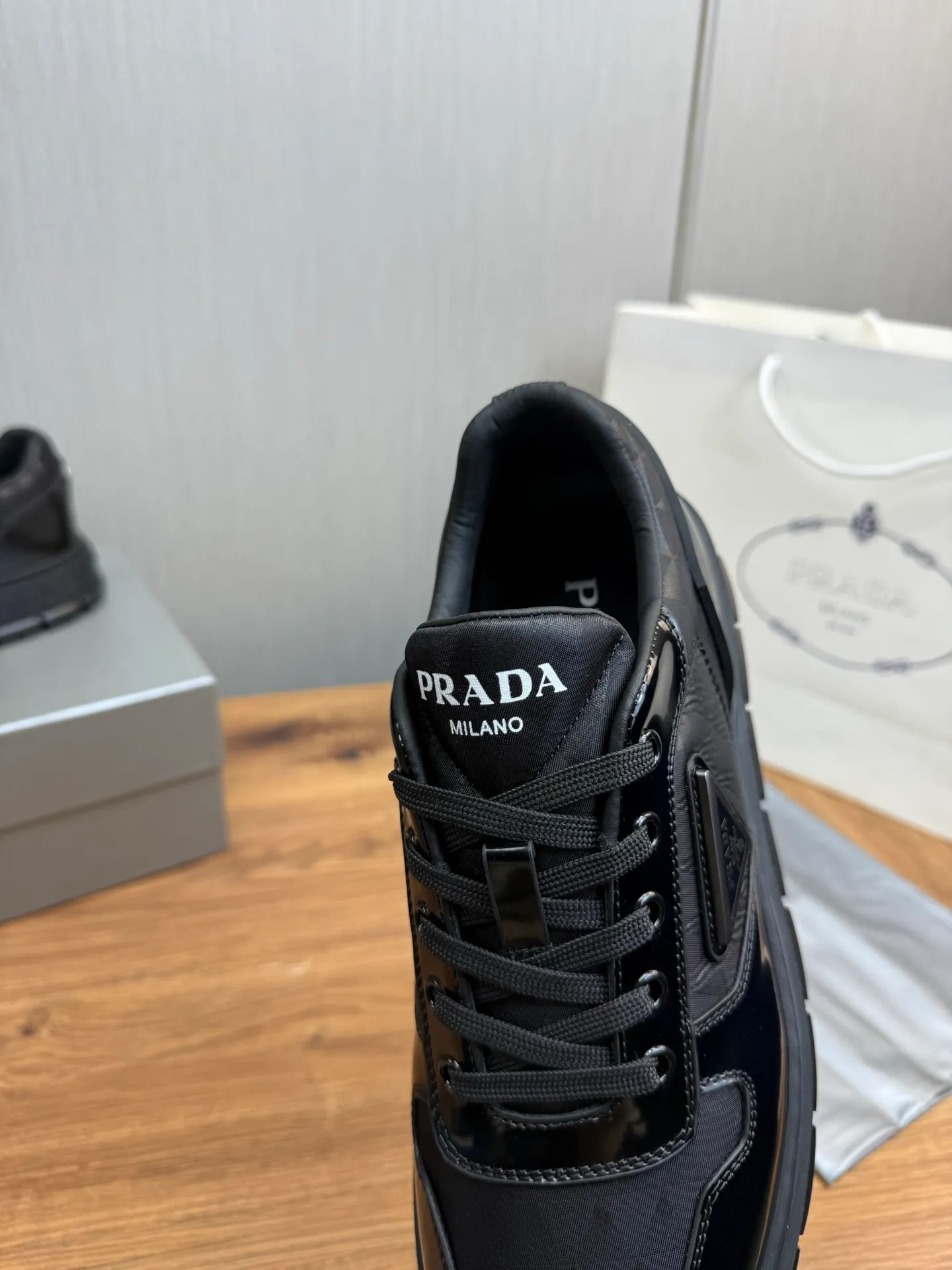 Men's shoes 💰580💰 [PRADA] Autumn and winter hot men's shoes shipped 👏Official website synchronized ⬆️Original fly-woven cowhide fabric + cowhide lining, 1⃣️:1⃣️reproduction, original sole, 38-45 (45. Customized, non-refundable)